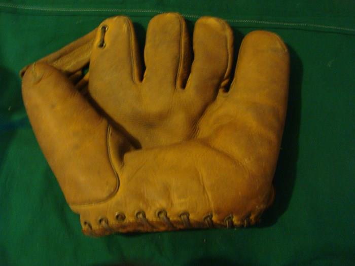 Vintage Baseball Glove, Bill Doak