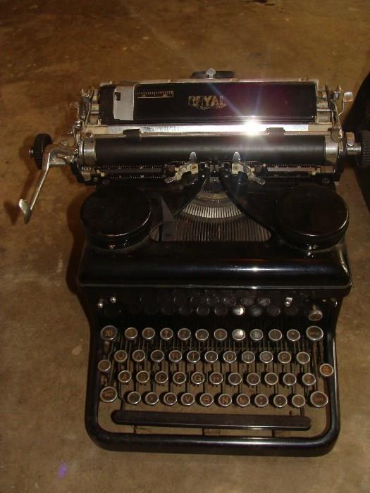 Antique Royal Typewriter with original cover in Excellent Condition