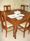 ENGLISH HIDDEN LEAF TABLE WITH 6 CHAIRS