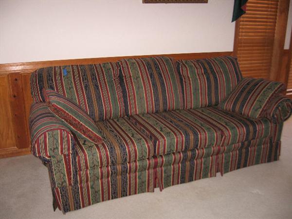 LIKE NEW SOFA WITH 2 MATCHING PILLOWS