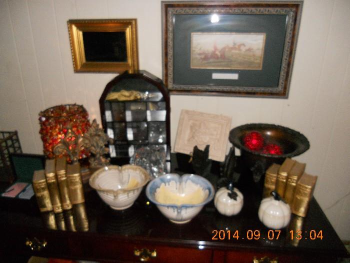 A few of the decorative items offered.