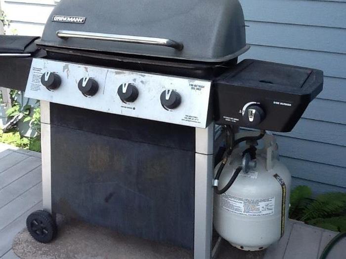 LP Grill with propane tank