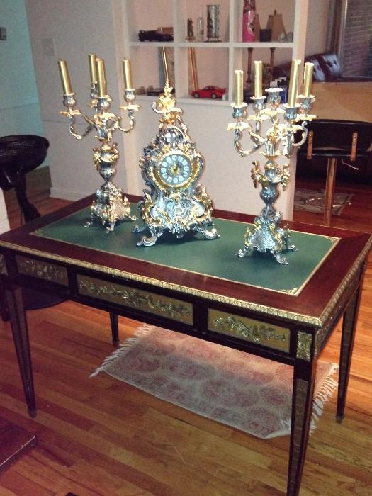 BEAUTIFUL ANTIQUE TABLE WITH CLOCK & CANDLEHOLDERS SET
