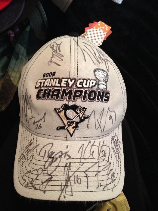 PITTSBURGH PINGUINS TEAM SIGNED HAT