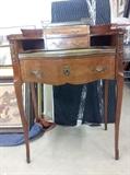 Small antique desk 250.