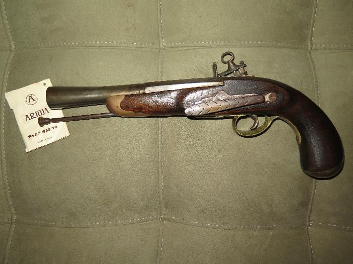 Reproduction of a Spanish pistol of the XVIIth century with the firing system Miguelete.