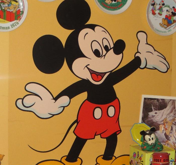 Mickey Mania - Tons of Disney Items