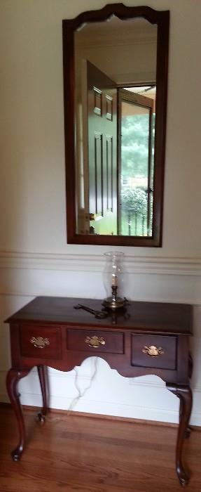 Entry hall Henkel Harris table with two drawers and matching mirror