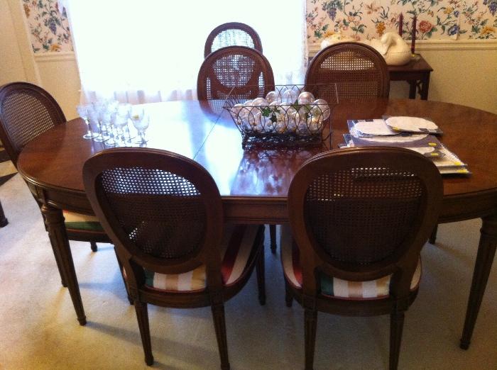 Henredon Dining Table with six matching Side Chairs
