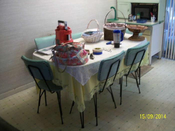 1050's - 1960's kitchen table with 6/chairs and 1/leaf.