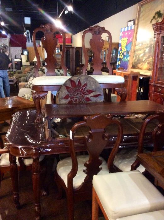 Pulaski Dining Room Table & Chairs