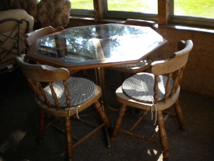 small Octagonal DR table & 4 chairs