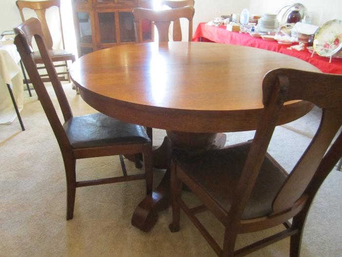 ANTIQUE OAK TABLE AND 5 CHAIRS