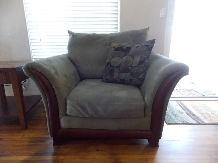 Living room chair matches couch, scotchguard like new 