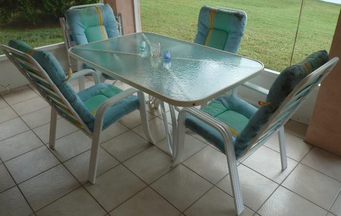 Patio Table/Chair Set