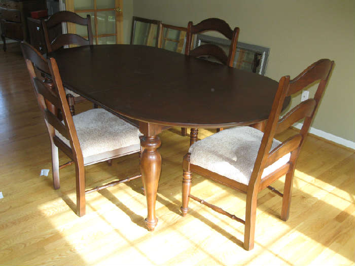 Thomasville Dining Wood Table w/6 chairs - $1,600