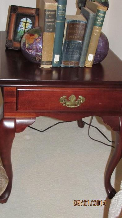 QUEEN ANNE CHERRY END TABLE