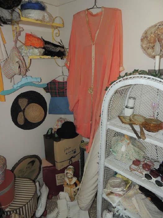 vintage hats and accessories