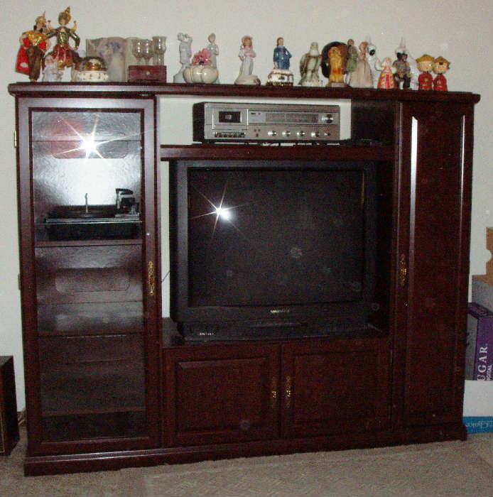 entertainment center, turn table and receiver. Plenty of goodies on the top !