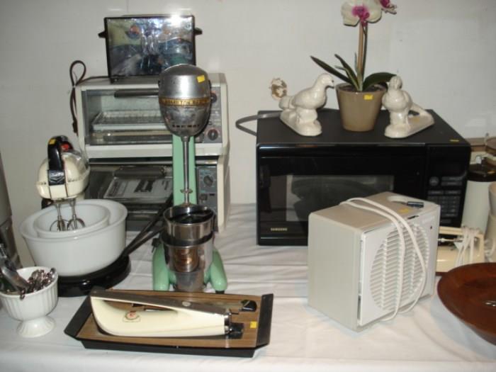 Vintage and small kitchen appliances