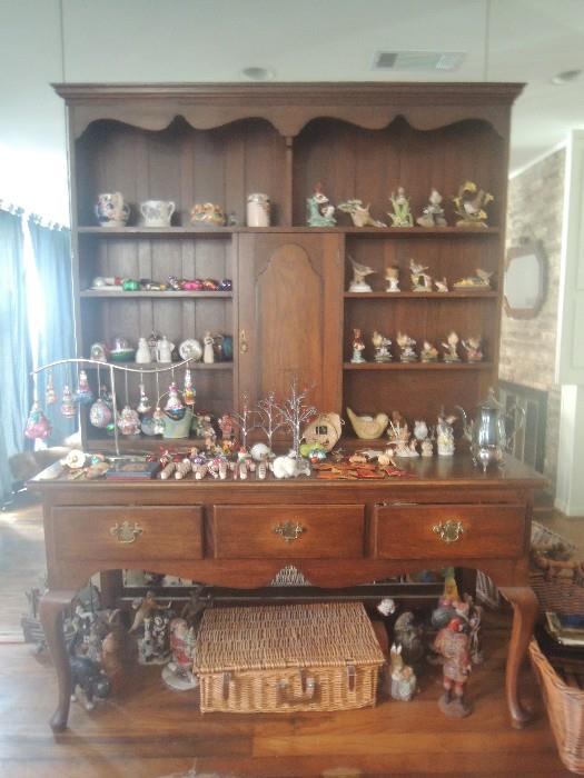 Early American Buffet Hutch with open shelving, and 3 drawers storage.  Queen Anne legs.  Contact 3 Friends to pre-bid