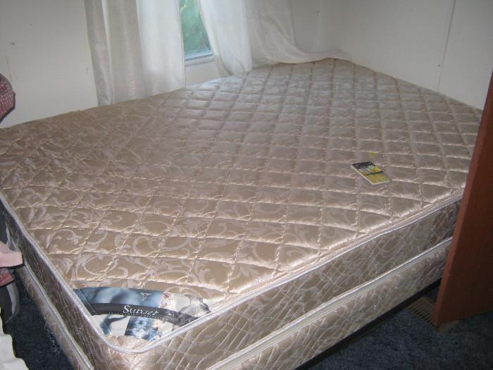 queen size bed like new