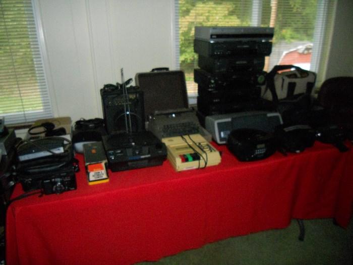 Electronics incl. cameras, VHS players, DVD players, tape recorders, a typewriter and a scanner