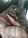3-cushion sofa;