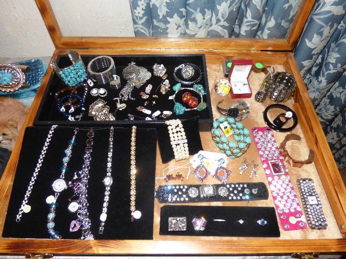 bracelets, rings, watches, brooches and earrings, pearls, copper, silver, gemstones and turquoise