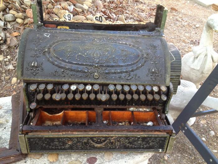 Old Cash register, needs a lot of work. $5