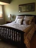 Queen bedroom set; mattress and box spring 