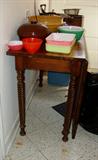 drop side spindle leg harvest table