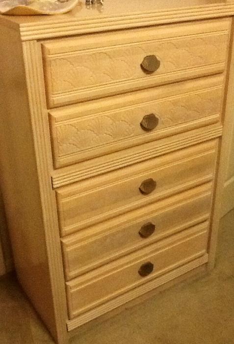 Chest of drawers to bedroom set- looks brand new!