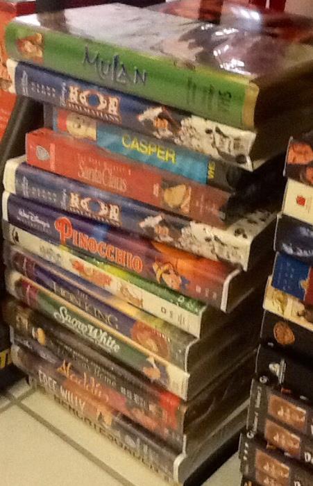 Disney children's VCR tapes- 101 Dalmations, Snow White, Pinocchio, Casper, Aladdin and more!