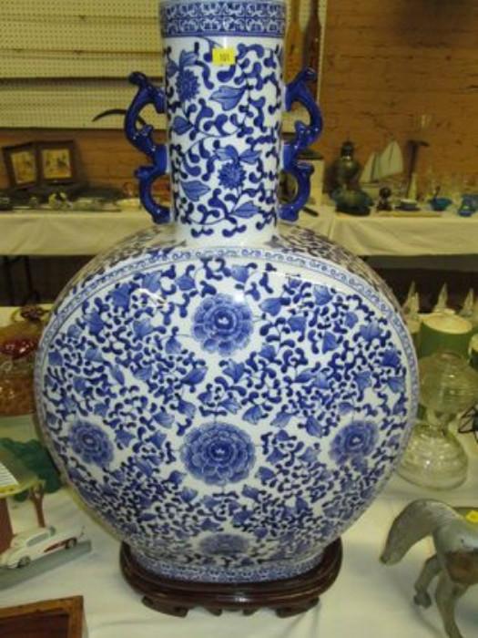 monumental blue/white porcelain urn