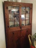 Corner cabinet