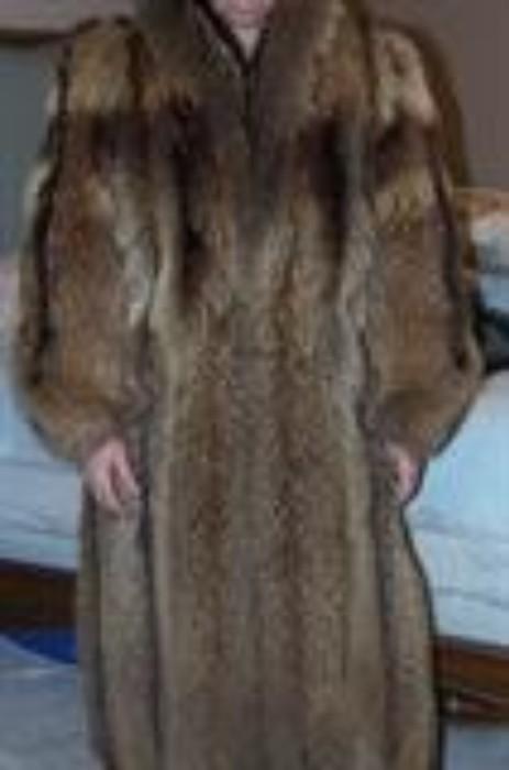 Vintage "Tanuki" fur coat; warmest fur there is! Fits size 6 to 12