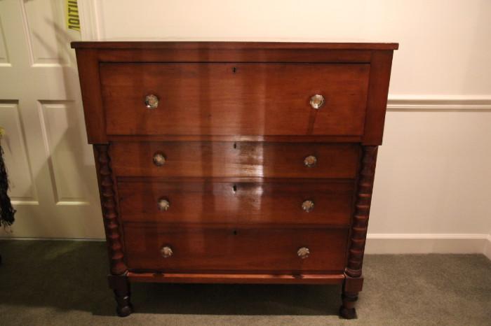 Empire chest