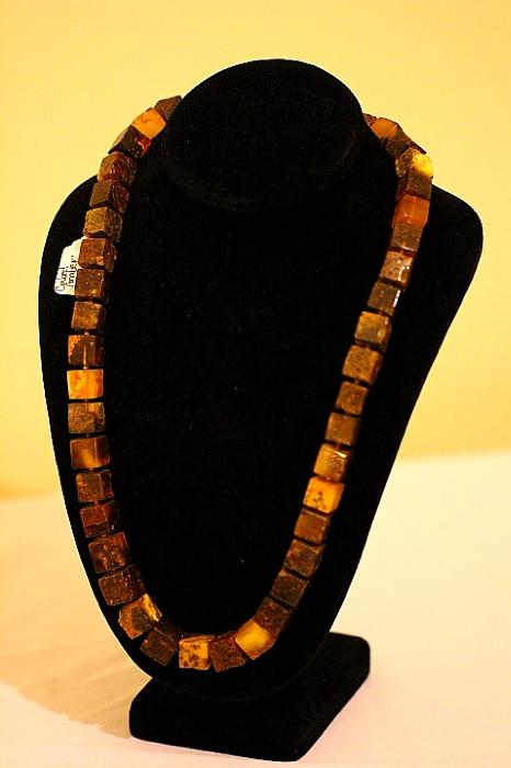 Great amber necklace ("cubes")