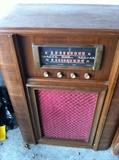 old working Crosley console radio