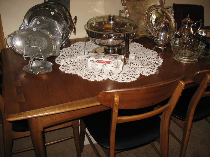 Lane dining table and chairs