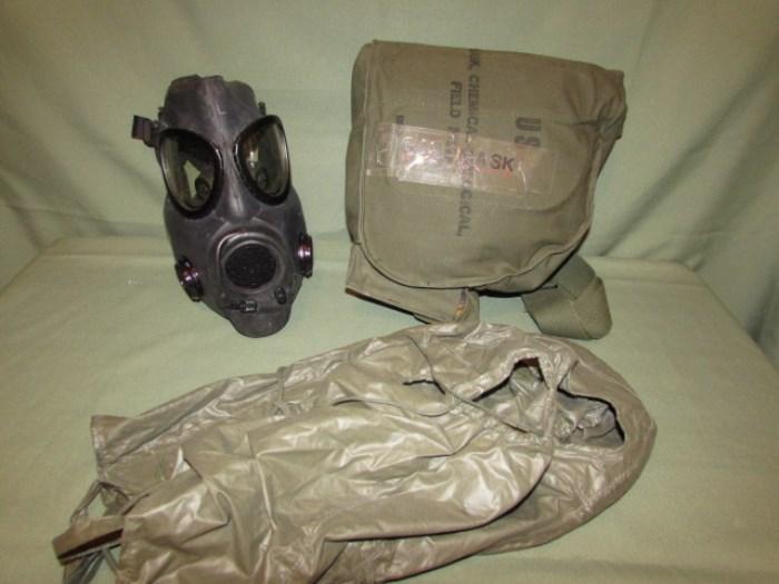 Military M17A1 Gas Mask w/Case
