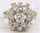 14KT WHITE GOLD DIAMOND CLUSTER RING.