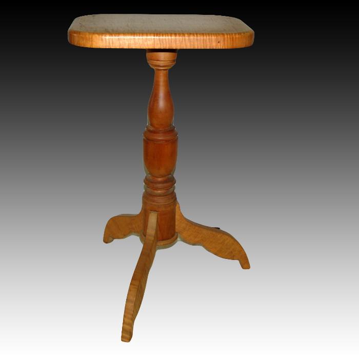 Antique split leg tiger maple side table
Condition:Very Good
Shipping: Please contact for estimates
Size:28"
