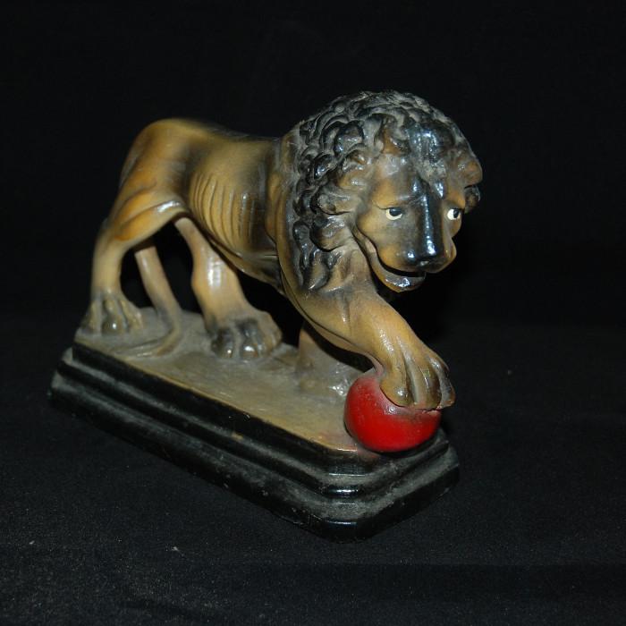 Antique Chalkware Lion with Red Ball, early mid 1800's
Condition: Very Good
Shipping: Call for quote
Size: 10"