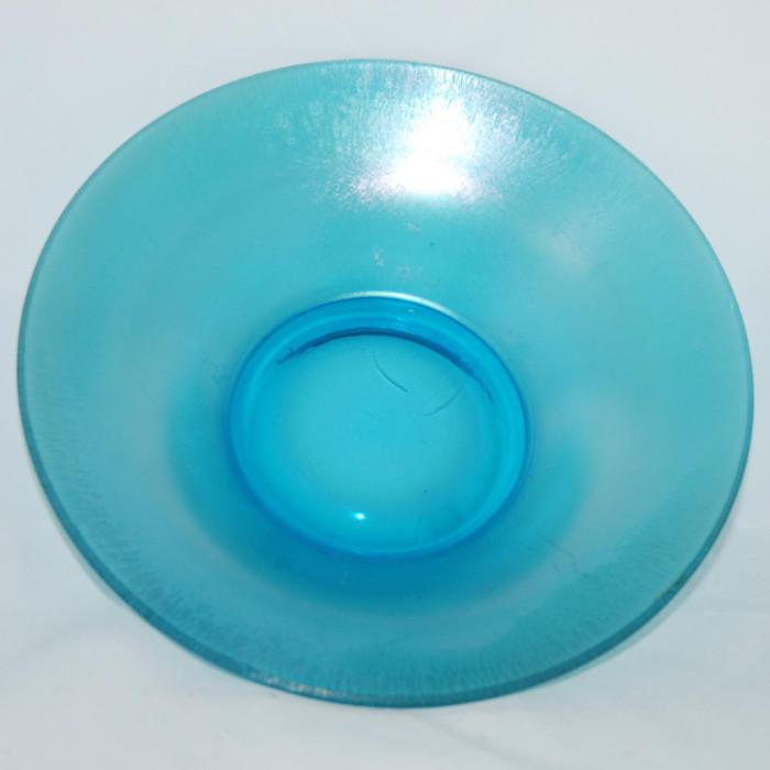 Bright Turquoise iridescent unsigned blue console bowl, hand blown
Condition: Very Good
Shipping: Yes
Size: 9 "