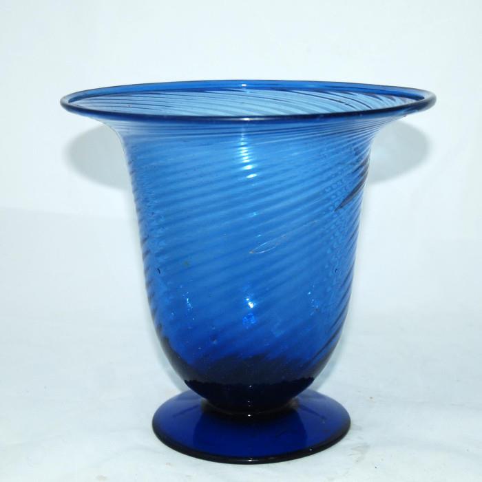 Antique hand blown cobalt blue twisted vase with inclusions, unsigned
Condition: Very Good
Shipping: Yes
Size: 8 1/4"