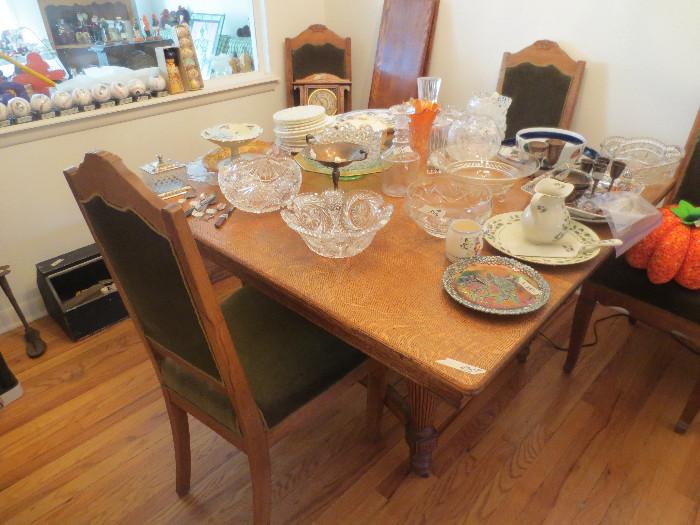 Square table with 4 chairs