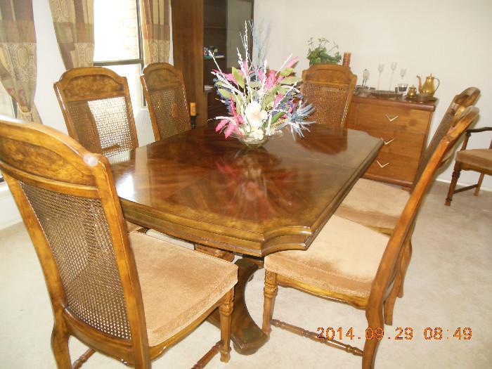 Beautiful table with 6 straight chairs and 2 arm chairs, 2 leafs and table pads.