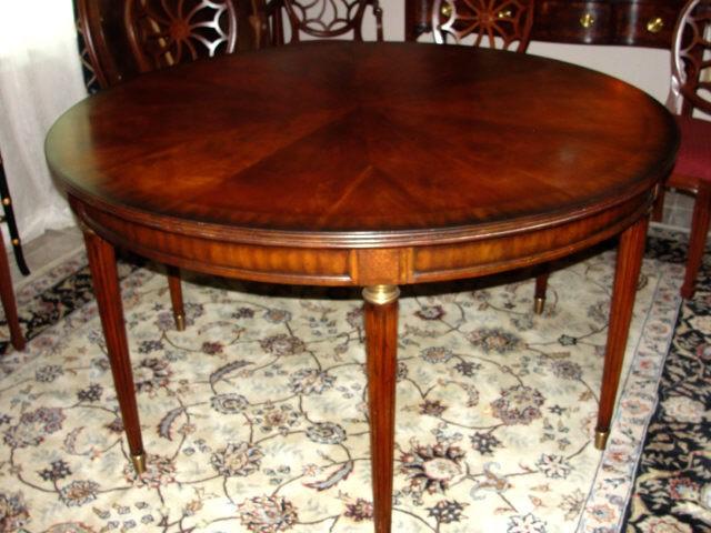 NEW MAITLAND SMITH MAGOGANY TABLE SEATS 6  retails for $3600.00